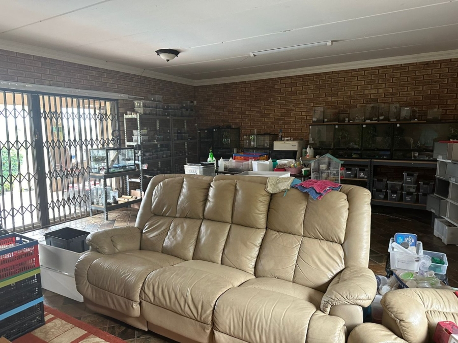 4 Bedroom Property for Sale in Schoemansville North West